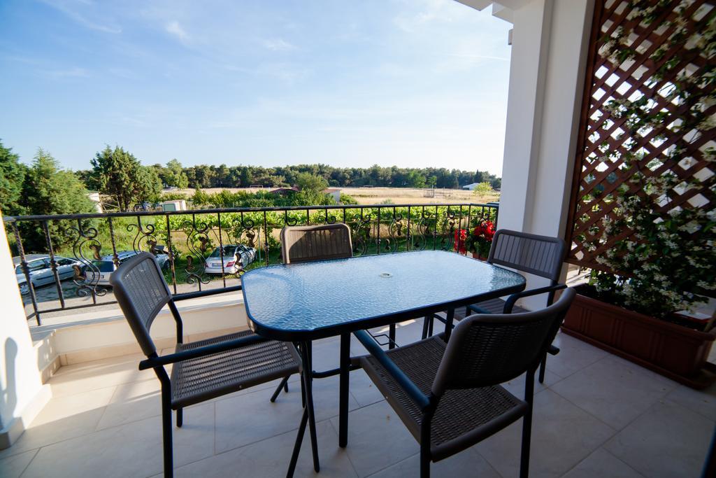 Kollari Apartments Улцинь Экстерьер фото