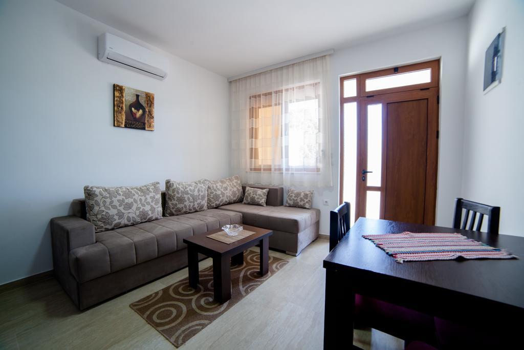 Kollari Apartments Улцинь Экстерьер фото
